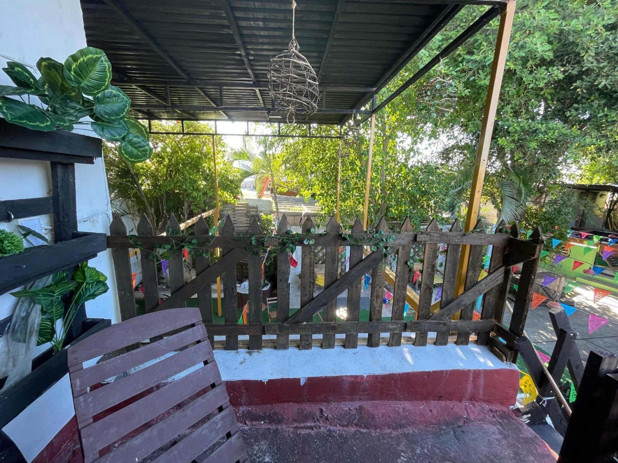 La Casa De La 12 Hostel Campeche Exterior photo